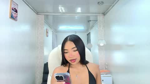 charlotte_walker1 online show from 04-18-26, 03:21