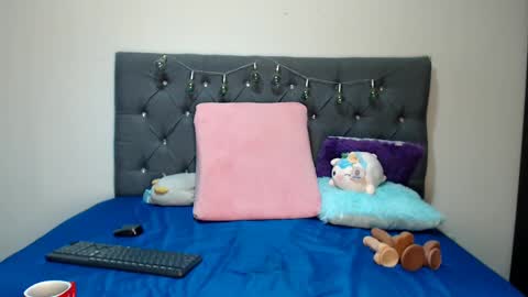 charlottee07 online show from 09-12-25, 03:28