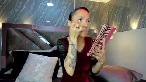 Snapshot of charlottekraviz chatting on 02-15-26, 06:37 Charlotte online show from 02-15-26, 06:37