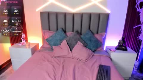 Charlotte Williams  online show from 03-25-26, 08:15