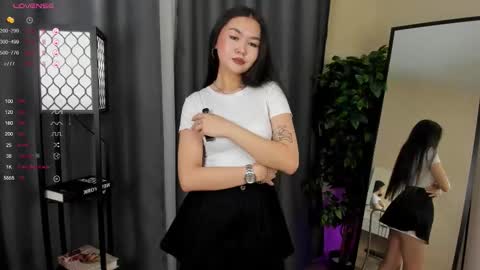 Snapshot of charlynhartney chatting on 11-14-25, 11:42 Sarah online show from 11-14-25, 11:42