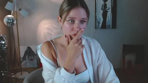 Snapshot of charming_beauty chatting on 06-10-26, 07:29 Michelle online show from 06-10-26, 07:29