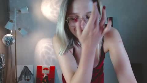 Snapshot of charming_beauty chatting on 06-11-26, 02:11 Michelle online show from 06-11-26, 02:11