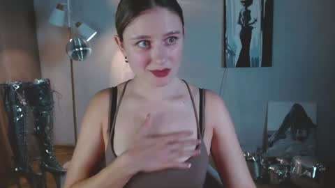 Snapshot of charming_beauty chatting on 07-08-26, 07:02 Michelle online show from 07-08-26, 07:02