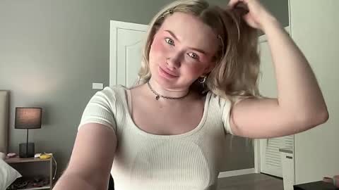 my fansly Charming daisy              My Wishlist  for new toys     online show from 04-19-26, 02:22