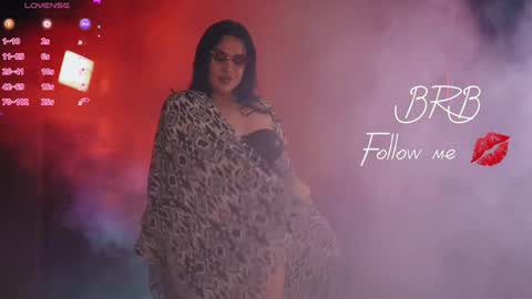 Snapshot of charming_sexuality chatting on 01-06-25, 03:09 insta online show from 01-06-25, 03:09