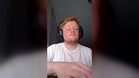 Snapshot of chattygingerboy chatting on 07-06-26, 06:10 Gingerboy online show from 07-06-26, 06:10