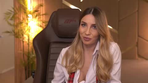 Snapshot of chaturbabe__ chatting on 02-22-25, 03:14 Ira online show from 02-22-25, 03:14