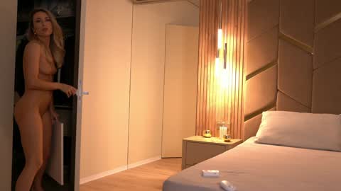 Snapshot of chaturbabe__ chatting on 11-15-25, 02:13 Ira online show from 11-15-25, 02:13