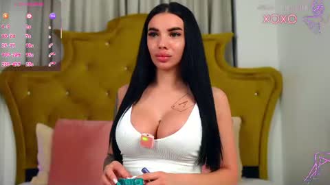 Snapshot of chaturbarbie_ chatting on 06-10-26, 10:19 Velma online show from 06-10-26, 10:19