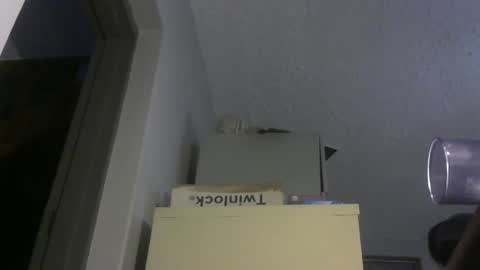 Snapshot of chaturbatordeluxe chatting on 12-17-25, 03:12 chaturbatordeluxe online show from 12-17-25, 03:12