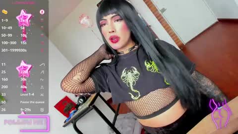 Sophie  online show from 12-18-24, 07:52