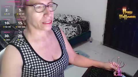 CHAYLA VICTORIA RUIZ  online show from 10-24-25, 10:00