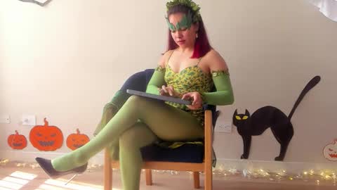 Regina Phalange online show from 10-27-25, 06:45