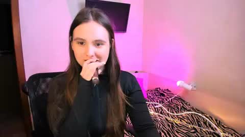 Chelsy  Luxe  online show from 07-19-26, 10:19