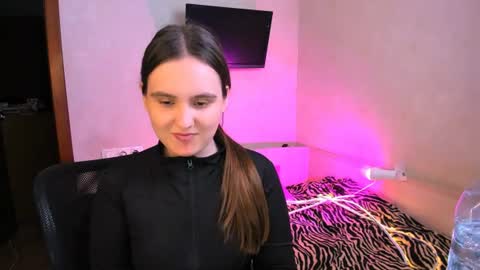 Chelsy  Luxe  online show from 07-27-26, 10:22