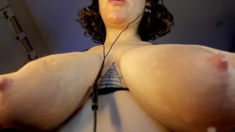 Snapshot of chernoevil666 chatting on 01-14-25, 12:43 Allyss online show from 01-14-25, 12:43