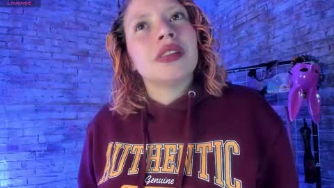 Snapshot of cherry_xoxx chatting on 09-20-25, 11:33     online show from 09-20-25, 11:33