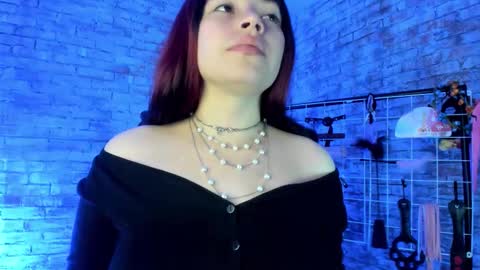 Snapshot of cherry_xoxx chatting on 10-17-25, 11:35     online show from 10-17-25, 11:35