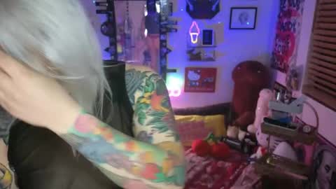 CherryBombBomb online show from 01-04-25, 06:52