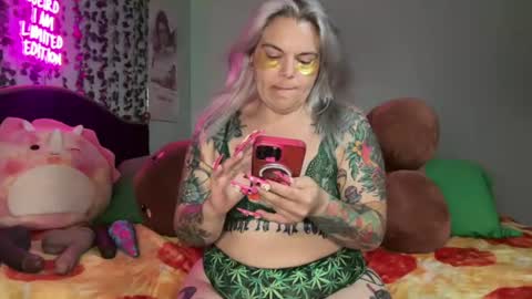 Snapshot of cherryb0mbb0mb chatting on 06-22-26, 04:09 CherryBombBomb online show from 06-22-26, 04:09