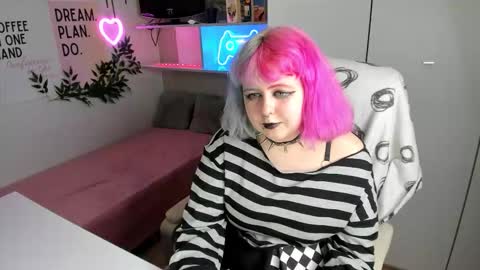 Snapshot of cherrybounce chatting on 02-07-26, 09:40 Sarah online show from 02-07-26, 09:40