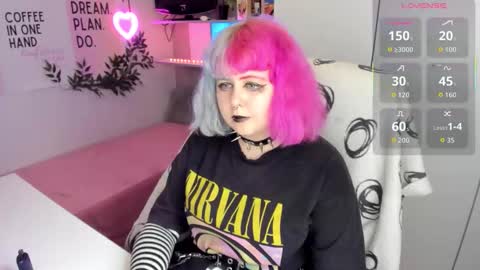 Snapshot of cherrybounce chatting on 02-08-26, 09:29 Sarah online show from 02-08-26, 09:29