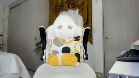 Independent Cherry fox online show from 10-29-25, 04:48