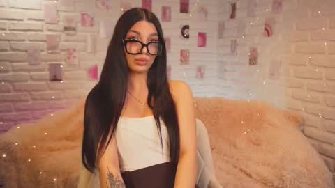 Kiki online show from 10-15-25, 04:23