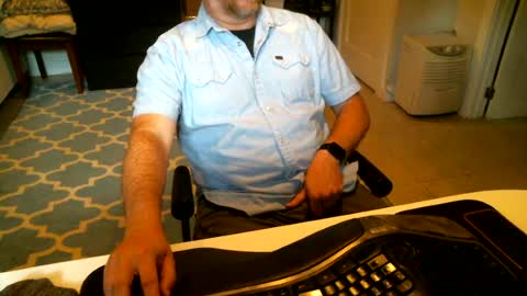 Snapshot of chesbayboy chatting on 06-15-26, 06:54 chesbayboy online show from 06-15-26, 06:54