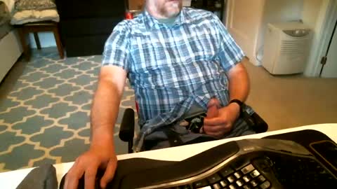 Snapshot of chesbayboy chatting on 06-18-26, 06:56 chesbayboy online show from 06-18-26, 06:56