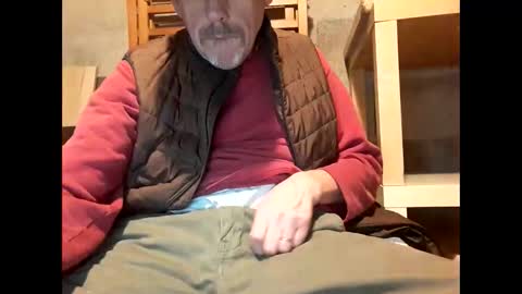 Snapshot of chevy69 chatting on 12-18-24, 12:43 chevy69 online show from 12-18-24, 12:43