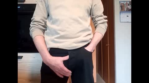 Snapshot of chevy69 chatting on 01-20-25, 11:45 chevy69 online show from 01-20-25, 11:45