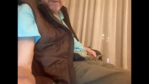 Snapshot of chevy69 chatting on 01-28-25, 03:47 chevy69 online show from 01-28-25, 03:47