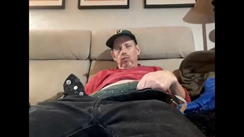 Snapshot of chevy69 chatting on 10-22-25, 10:09 chevy69 online show from 10-22-25, 10:09