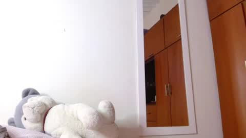 Snapshot of chiara_20 chatting on 06-17-26, 04:19 Airam online show from 06-17-26, 04:19