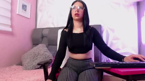 Snapshot of chiaraa_fiore chatting on 02-10-25, 07:49 Chiara online show from 02-10-25, 07:49
