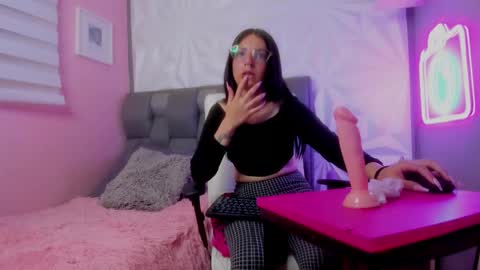 Snapshot of chiaraa_fiore chatting on 02-10-25, 10:51 Chiara online show from 02-10-25, 10:51