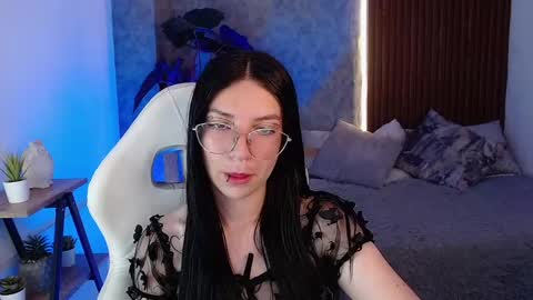 Snapshot of chiaraa_fiore chatting on 03-04-25, 11:11 Chiara online show from 03-04-25, 11:11