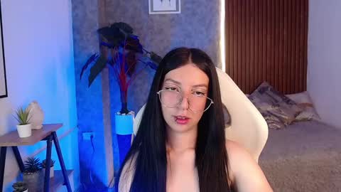 Snapshot of chiaraa_fiore chatting on 03-06-25, 08:37 Chiara online show from 03-06-25, 08:37