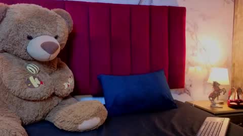 Snapshot of chiarajjones chatting on 07-18-26, 01:04 CHIARA online show from 07-18-26, 01:04