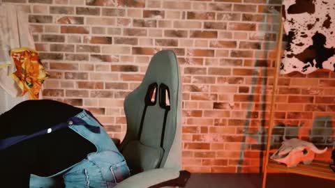 Bella online show from 11-19-25, 09:09