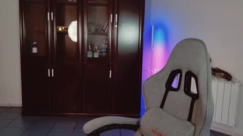 Bella online show from 12-18-25, 09:04