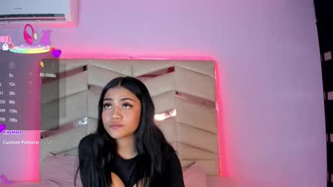 Snapshot of chiquicute chatting on 09-15-25, 12:27 laura online show from 09-15-25, 12:27