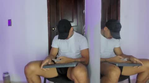 Snapshot of chirshot21_ chatting on 07-15-26, 12:21 Chris online show from 07-15-26, 12:21