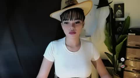 Snapshot of chixies_ladies chatting on 06-17-26, 01:41 chixies_ladies online show from 06-17-26, 01:41