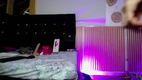 Snapshot of chloe__jones_ chatting on 05-21-26, 01:18 Chloe online show from 05-21-26, 01:18