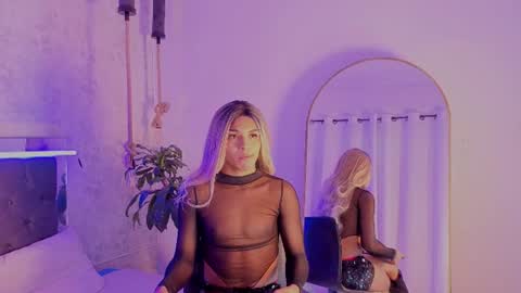 Snapshot of chloe_bronze chatting on 06-28-26, 12:22 Chloe online show from 06-28-26, 12:22