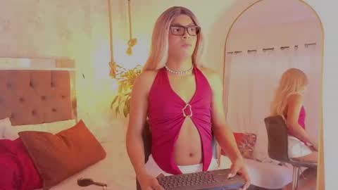 Snapshot of chloe_bronze chatting on 06-30-26, 07:26 Chloe online show from 06-30-26, 07:26
