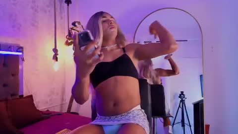 Snapshot of chloe_bronze chatting on 07-13-26, 07:16 Chloe online show from 07-13-26, 07:16